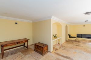 Image 34 - 923033