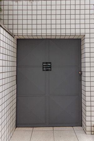 Image 56 - 893657
