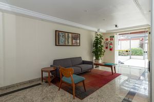 Image 62 - 893657