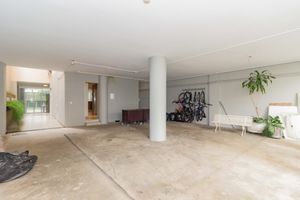 Image 29 - 881446