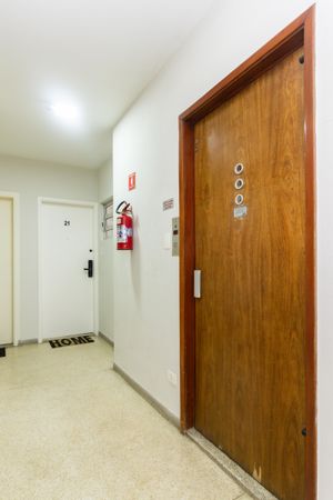Image 30 - 881446