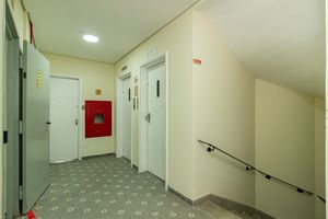 Image 20 - 927513