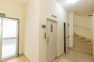 Image 33 - 896673