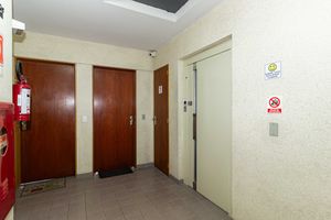 Image 38 - 916095