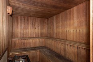 Image 31 - 898715