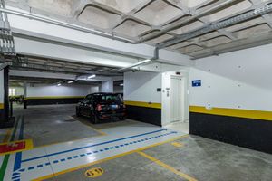 Image 35 - 898715