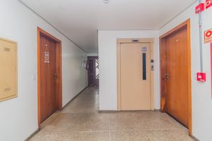 Image 19 - 880773