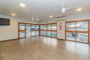 Image 32 - 880773