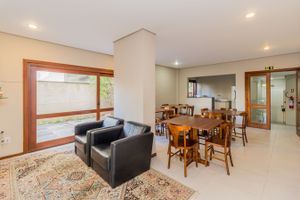 Image 6 - 428