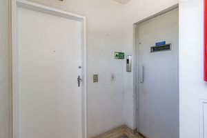 Image 24 - 878880
