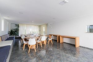 Image 47 - 879123