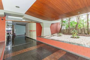 Image 37 - 892574
