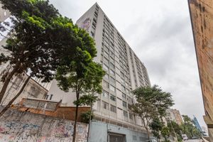 Image 17 - 881597