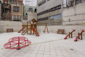 Image 19 - 881597