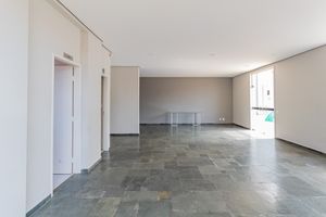 Image 22 - 897548