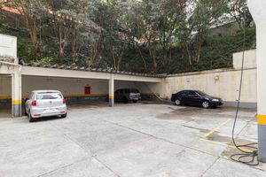 Image 32 - 898582