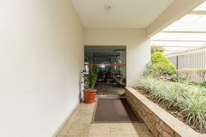 Image 38 - 898582