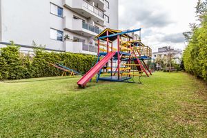 Image 4 - 930662