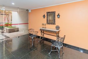 Image 32 - 926402