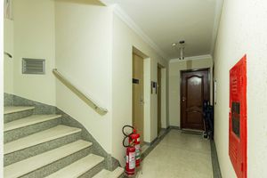Image 31 - 898502