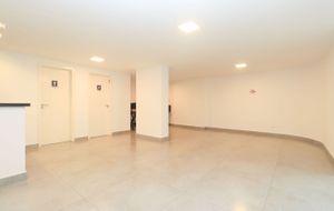 Image 31 - 880247