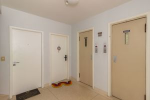 Image 39 - 812927