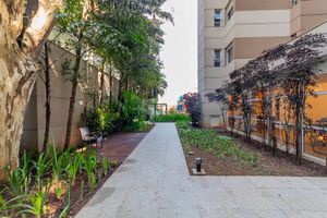 Image 84 - 898496