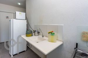 Image 11 - 896515