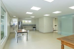 Image 35 - 887996
