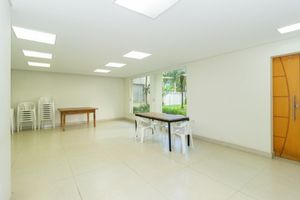 Image 37 - 887996