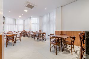 Image 39 - 884953