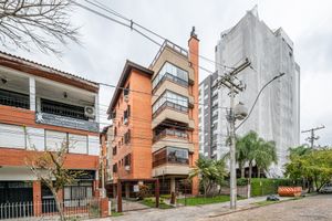 Image 37 - 915860