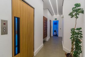 Image 23 - 880776