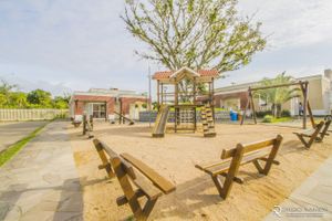 Image 10 - 4940