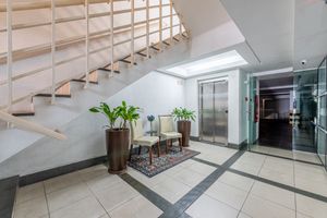 Image 30 - 277023