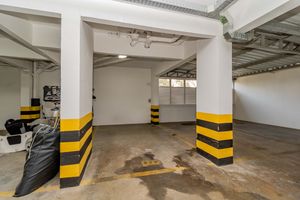 Image 31 - 548299