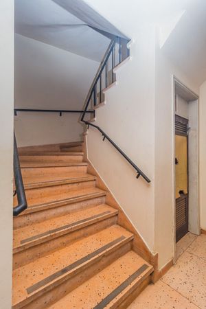 Image 23 - 855395
