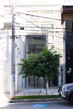 Image 18 - 880314