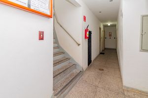 Image 22 - 932052