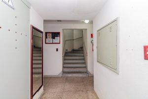 Image 23 - 932052