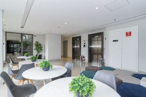Image 11 - 883837