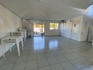 Image 16 - 885859