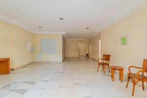 Image 18 - 335640
