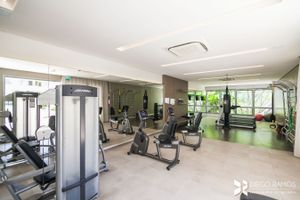 Image 19 - 878095