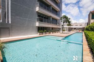 Image 6 - 878095