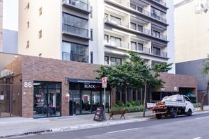 Image 22 - 881012