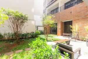 Image 18 - 881012