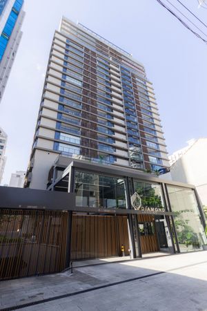 Image 33 - 872008