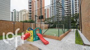 Image 12 - 866855