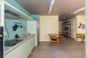 Image 19 - 329090